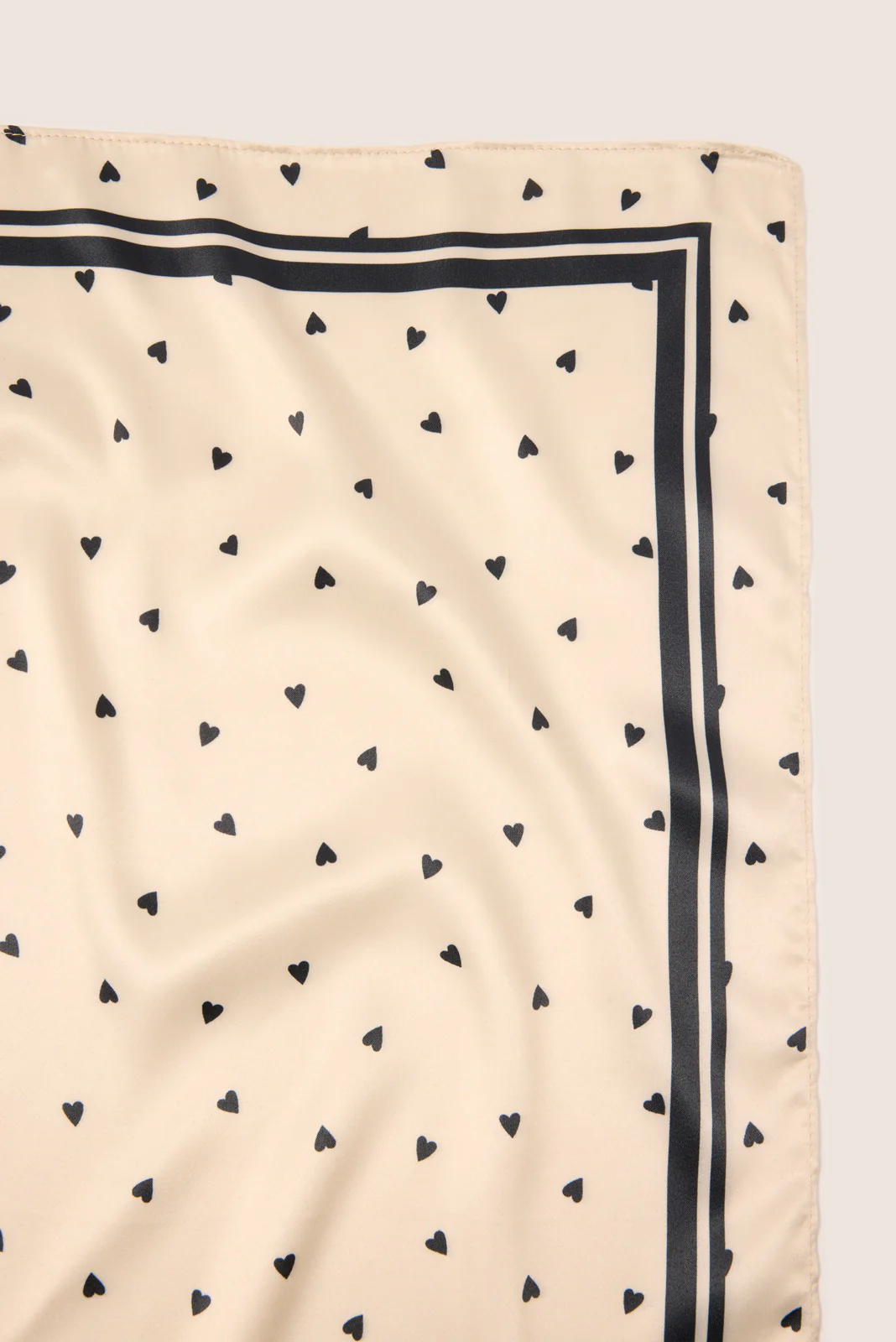 Harlowe Heart Bandana - Image 2