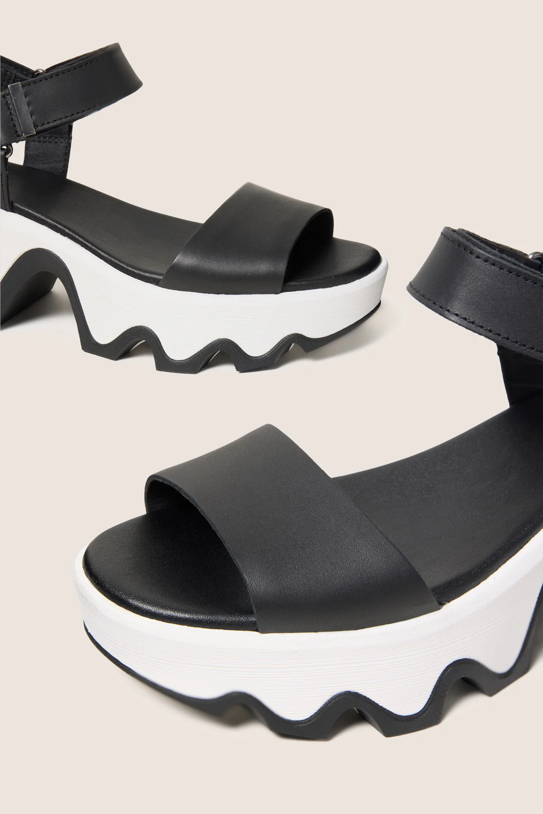 Kinetic Aura Y Strap Sandal - Image 2